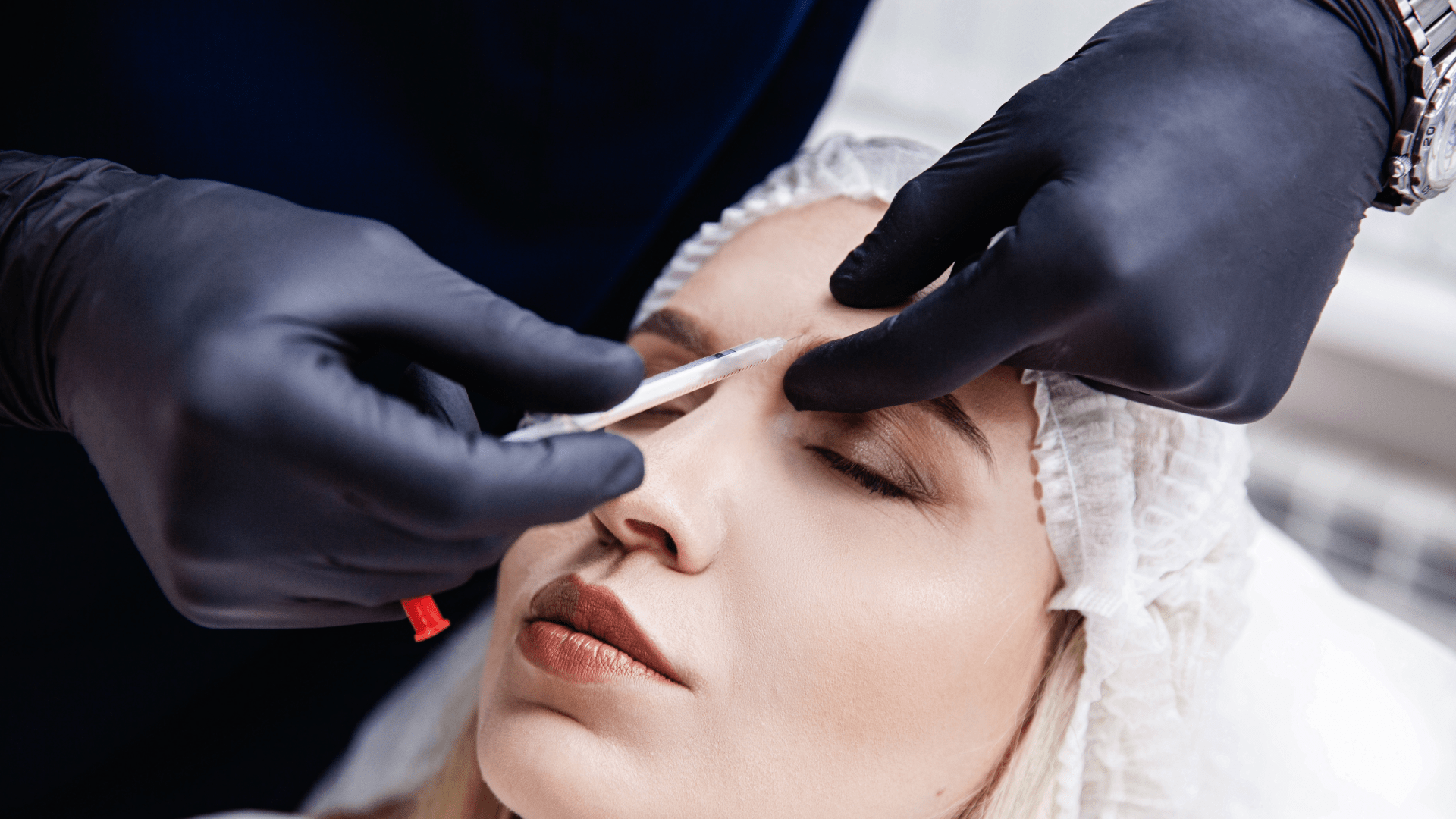 Botox Therapie der Zornesfalte.